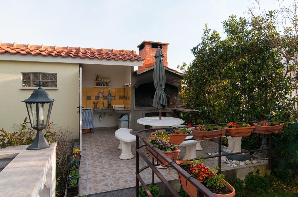 Apartments Corana Kaštela Habitación foto