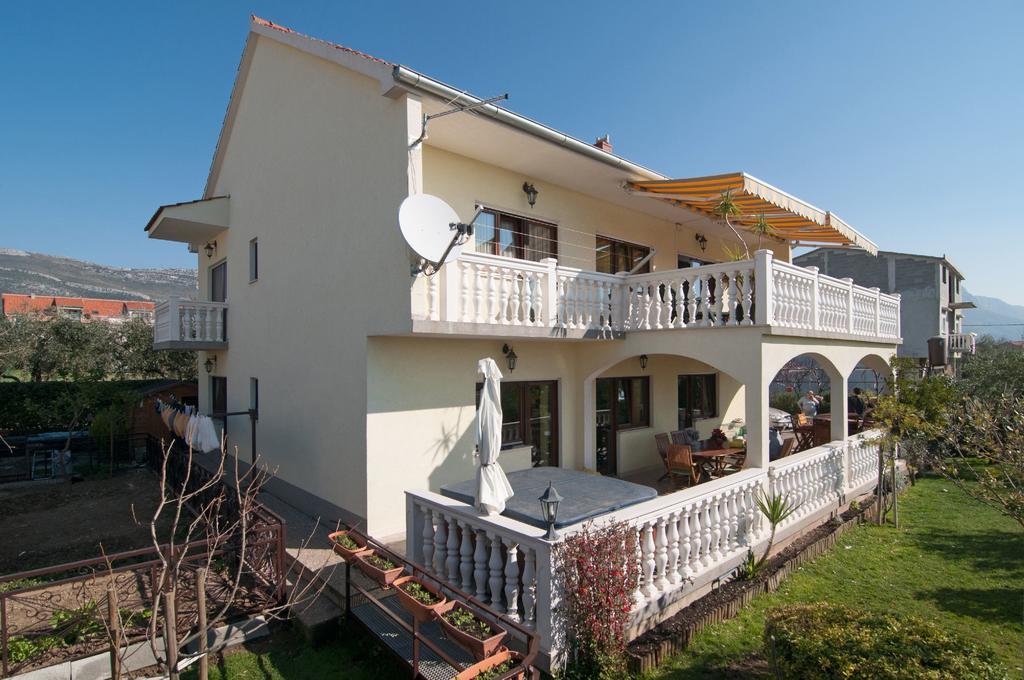 Apartments Corana Kaštela Exterior foto